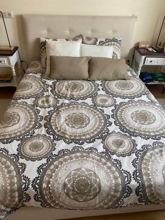 Cama de casal com cabeceira + Estrado (usado)