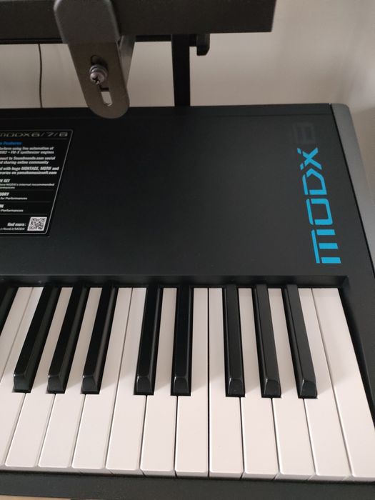 Yamaha MODX8 ...