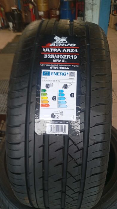 Opony letnie 4 sztuki letnia 235/40/r19