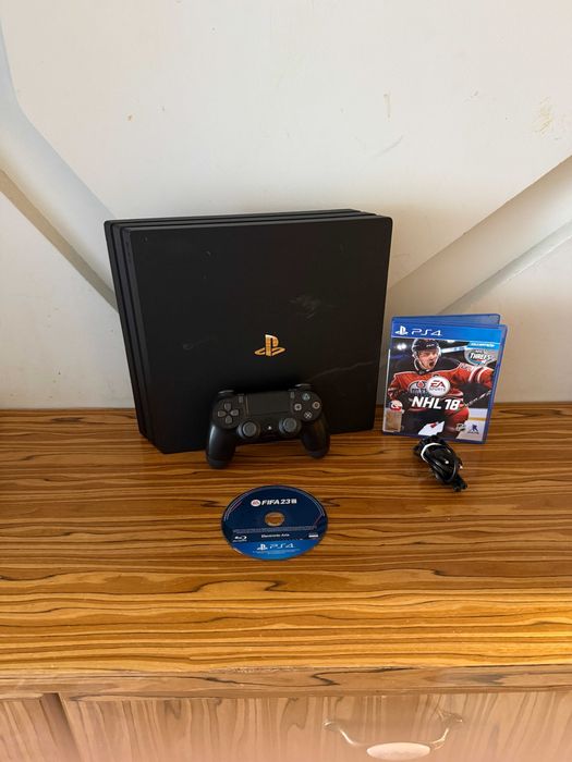 [PS4] Konsola SONY PlayStation 4 Pro 1TB (CUH-7216B) + Pad + 2 Gry