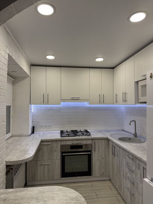 Продам 2-кімнатну квартиру-студію з євроремонтом Автовокзал Кривий Ріг