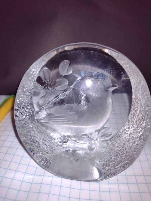 Вінтажний старовинний килимок з кришталю.