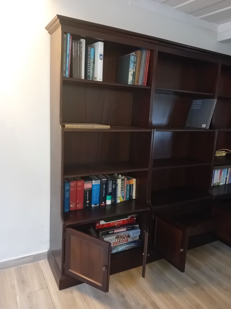 Movel estante livreiro  bom estado