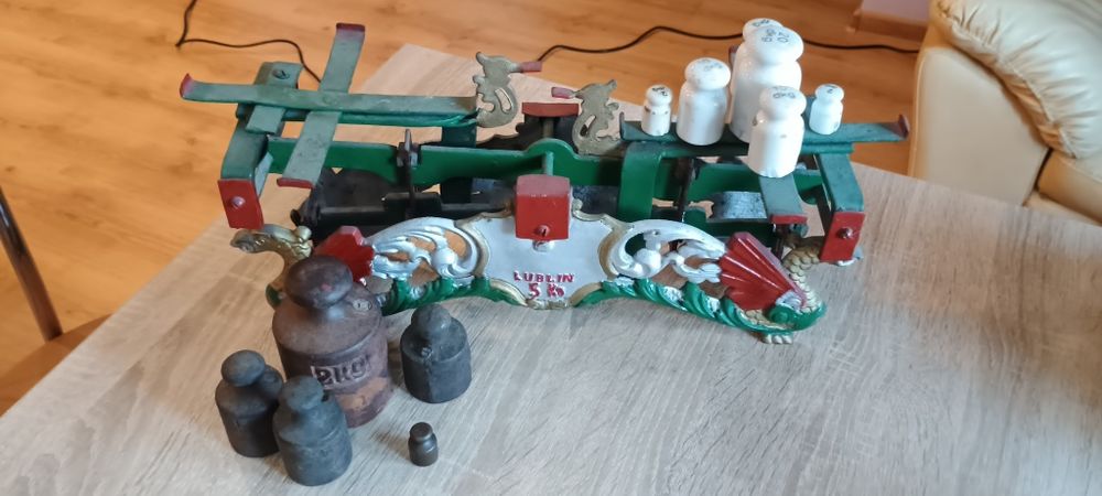 Zabytkowa waga i żelazka!