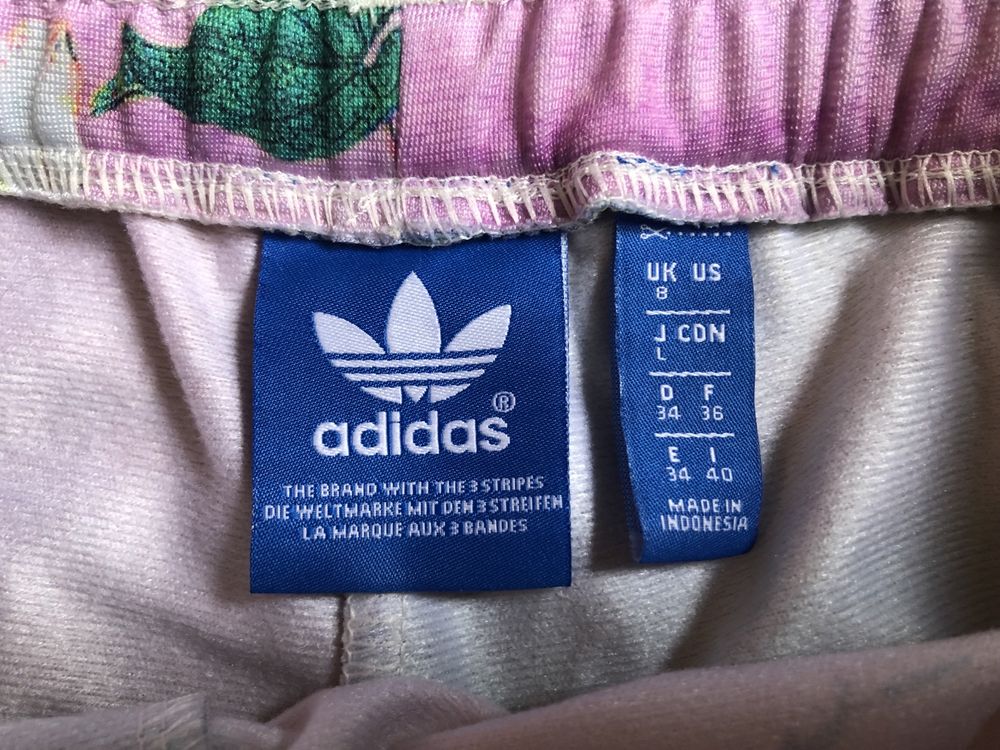Красивые женские пляжные яркие шорты Adidas оригинал