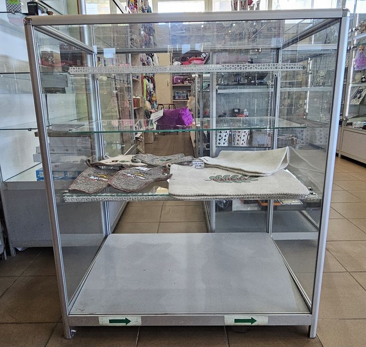 Продам торговые витрины,кассы