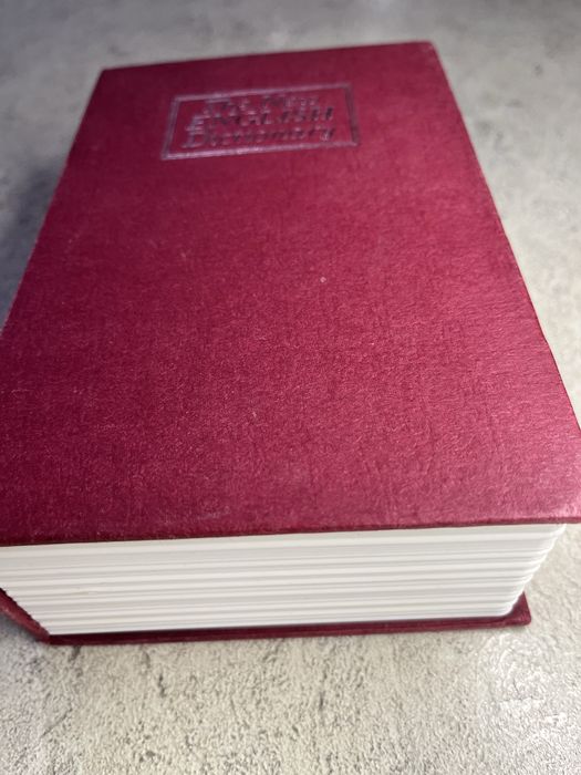 Книга - сейф на ключі червона