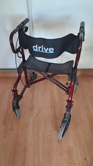 Balkonik z kółkami skrętnymi z opcją siedzenia