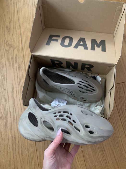 Yeezy Foam RNNR Stone Sage 40 1/2