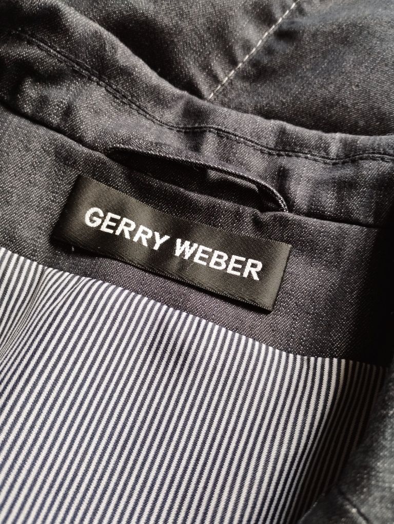 Marynarka kolor ciemny jeans zapinana na trzy guziki Gerry Weber