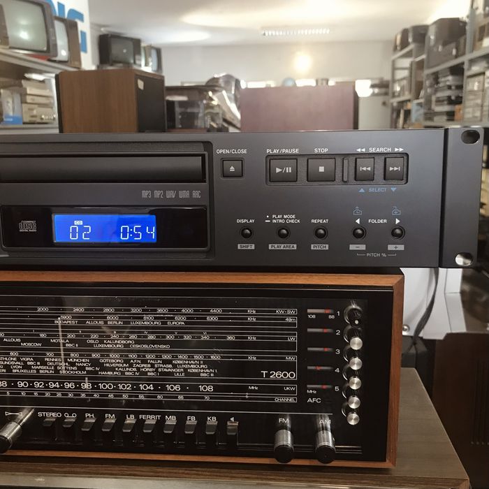 Leitor CD TASCAM CD-200 SB NOVO - Loja Grundig Clássicos