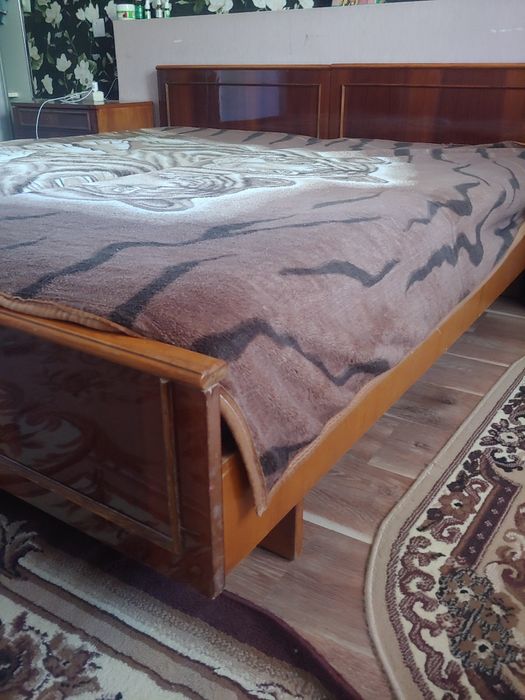 Продам ліжко (спальня)