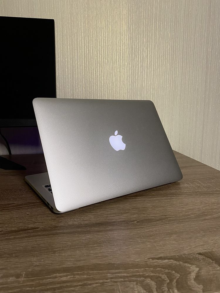 MacBook Pro 13 2015/256gb з сумкою та чохлом!