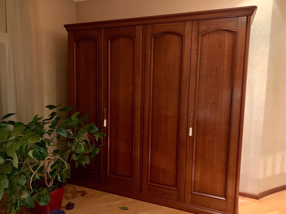 Італійська шафа, натуральне дерево, нова