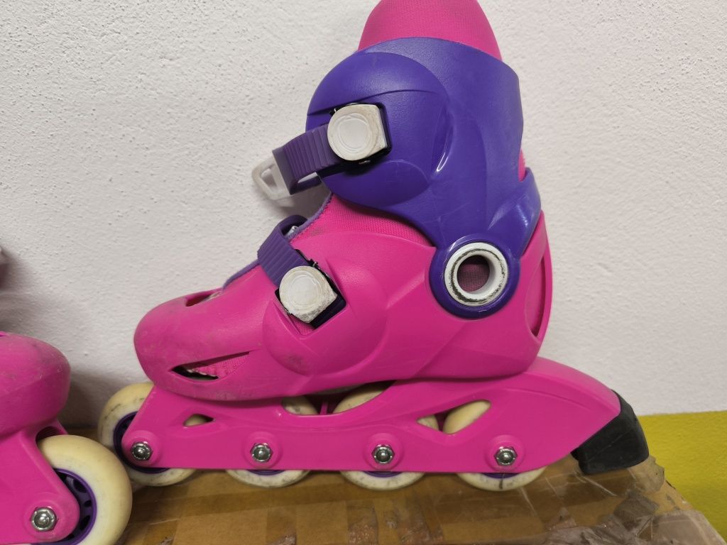 Patins e capacete para criança