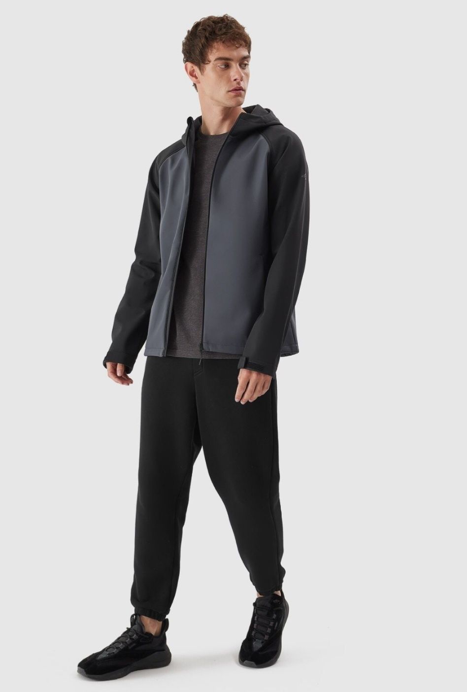 Kurtka męska softshell rozsuwana z kapturem 4F r. XL membrana 5000