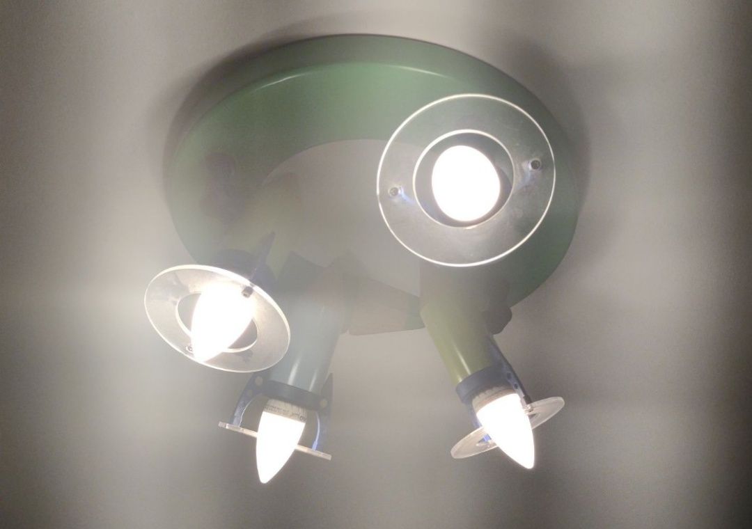Lampa i kinkiet do pokoju dziecięcego sufitowa kredka  .