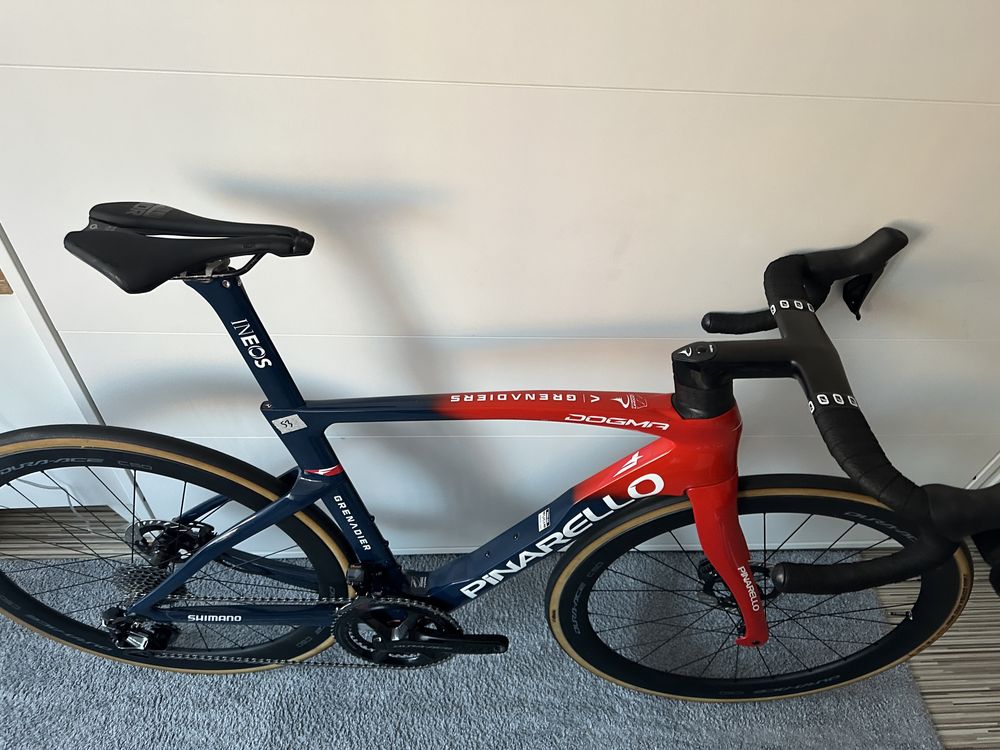 Pinarello dogma F ineos grenadiers