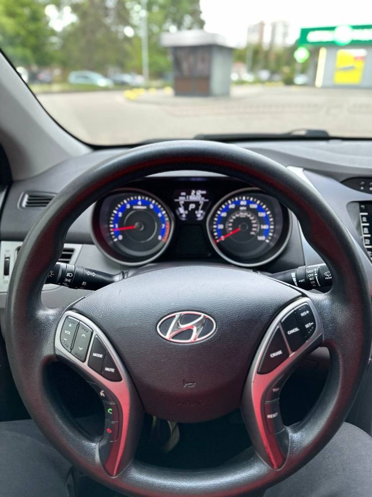 Hyundai Elantra V
