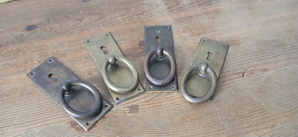 Stare uchwyty mosiężne do szafy, szuflady.