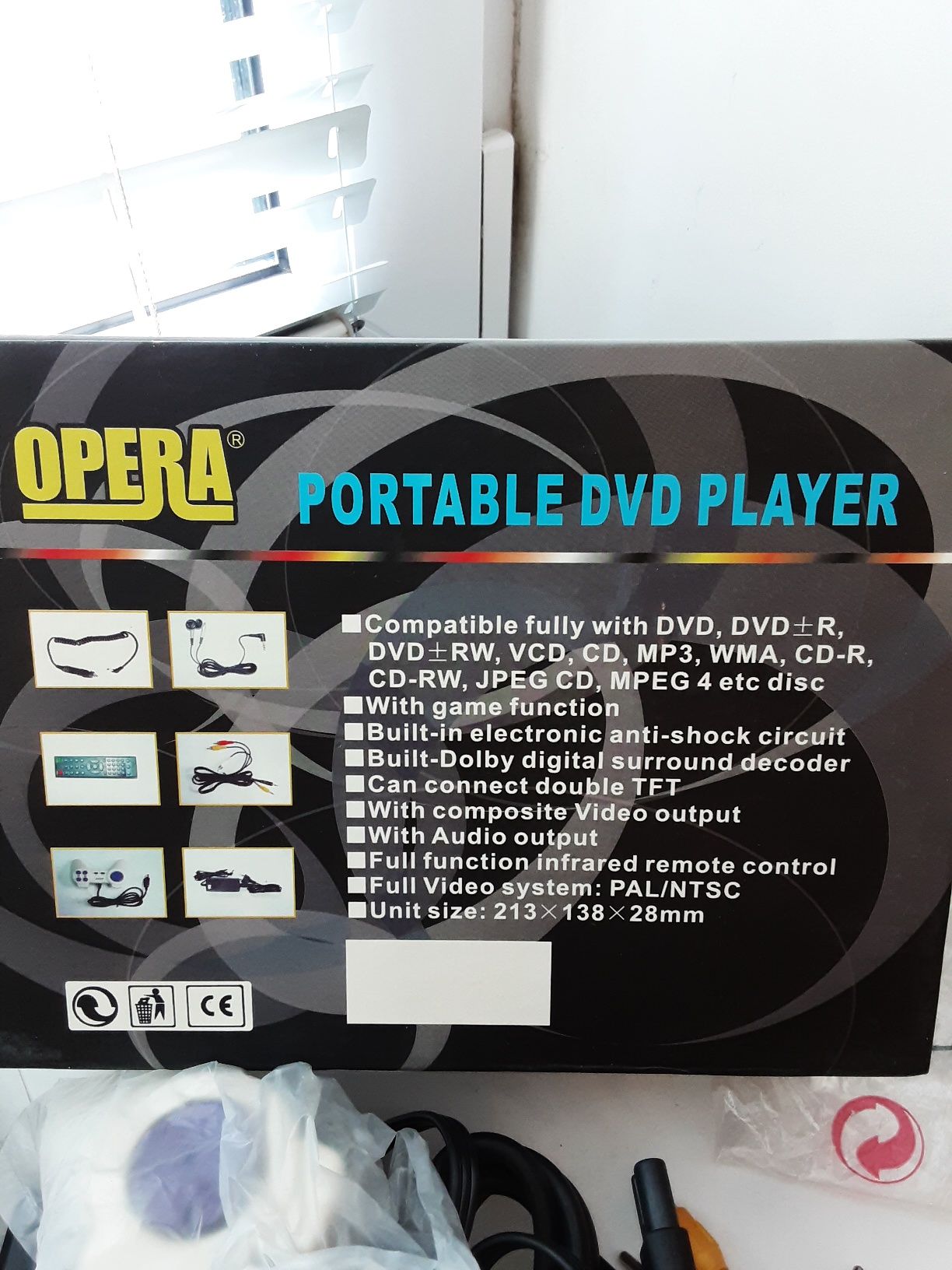 Приставка DVD плеер с джойстиками для игр.