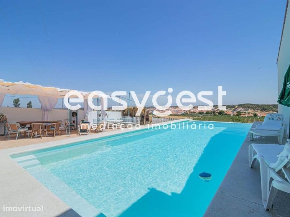 Monte Alentejano com piscina localizado em Santo Aleixo da Restauração