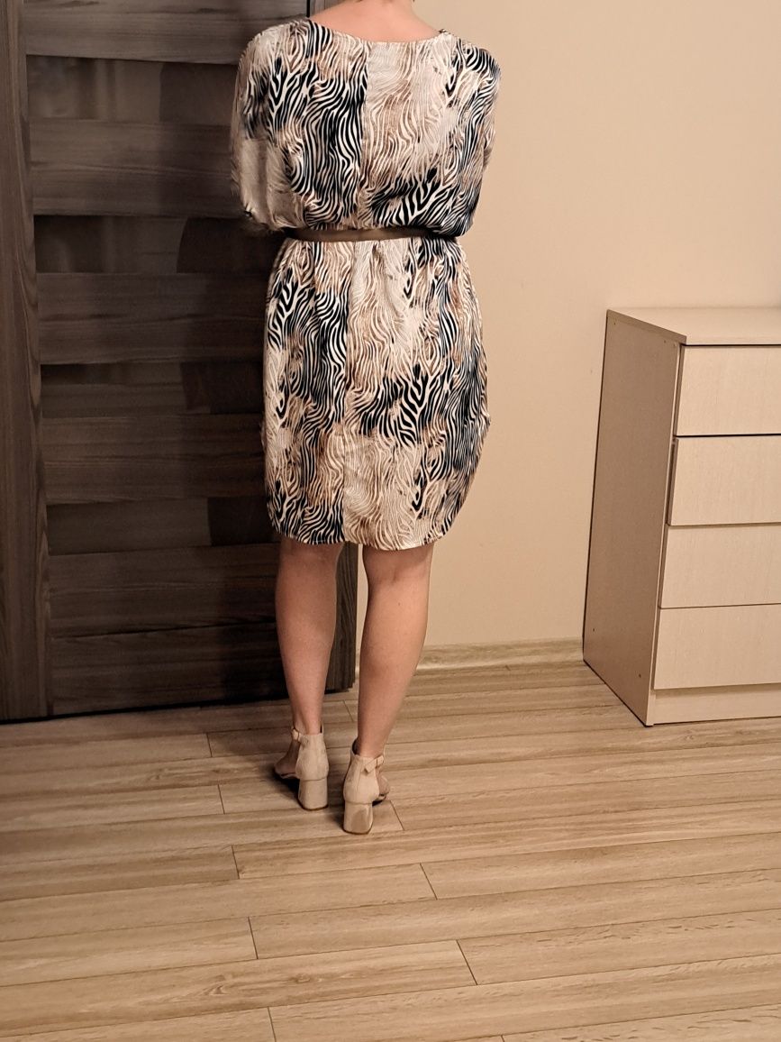 Wzorzysta sukienka