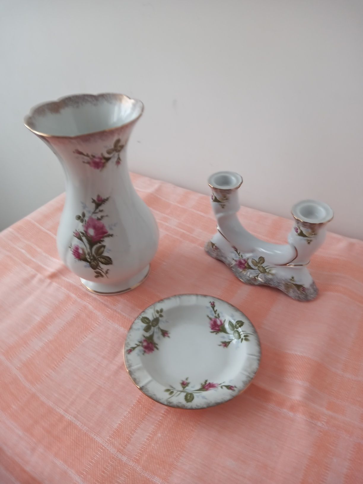 Wazon świecznik i popielniczka z porcelanyy