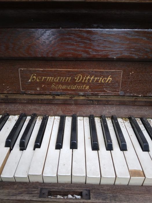 Pianino Hermann Dietrich Schweidnitz