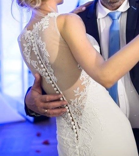 śliczna suknia (r.34) z trenem dla szczupłej dziewczyny