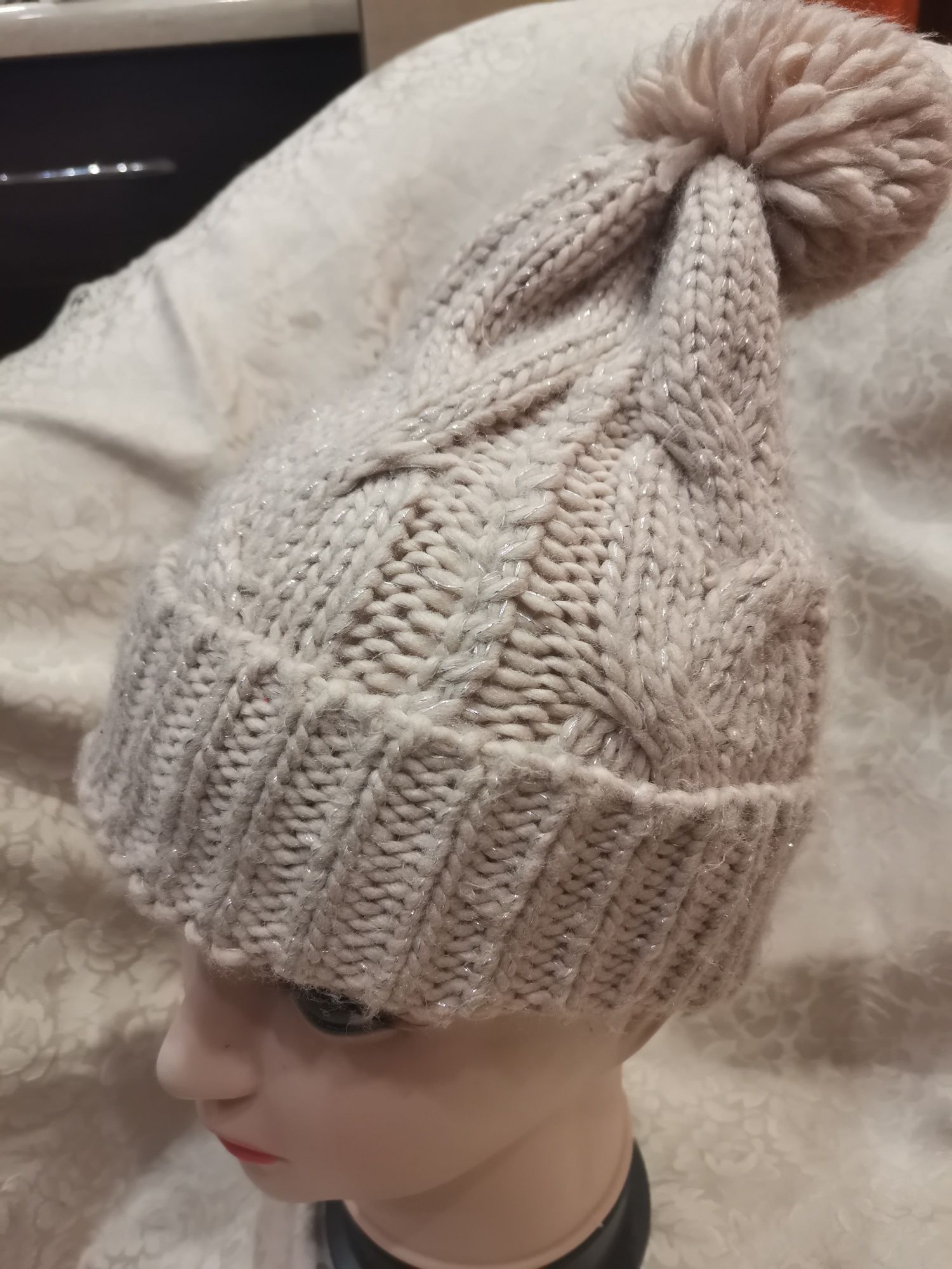 Zimowa czapka damska H&M One Size, kremowa, srebrna nitka