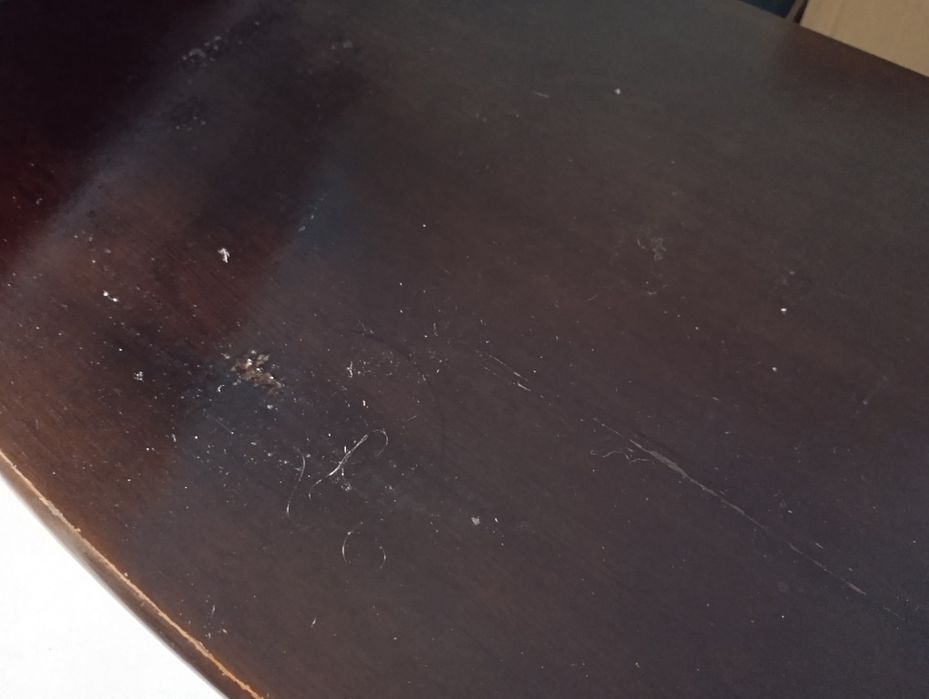 Base giratória de madeira para TV com prateleira para leitor