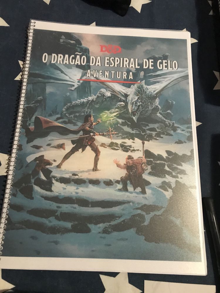 Jogo de tabuleiro D&D com manual em português de aventura