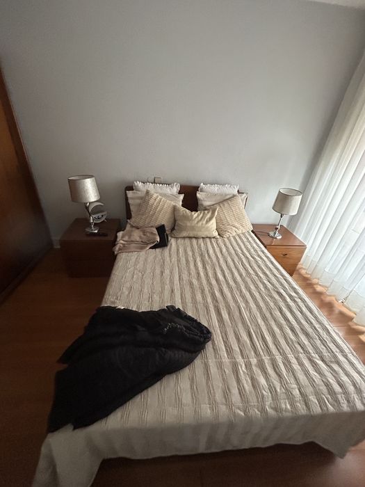 Mobilia de quarto com colchao como novo