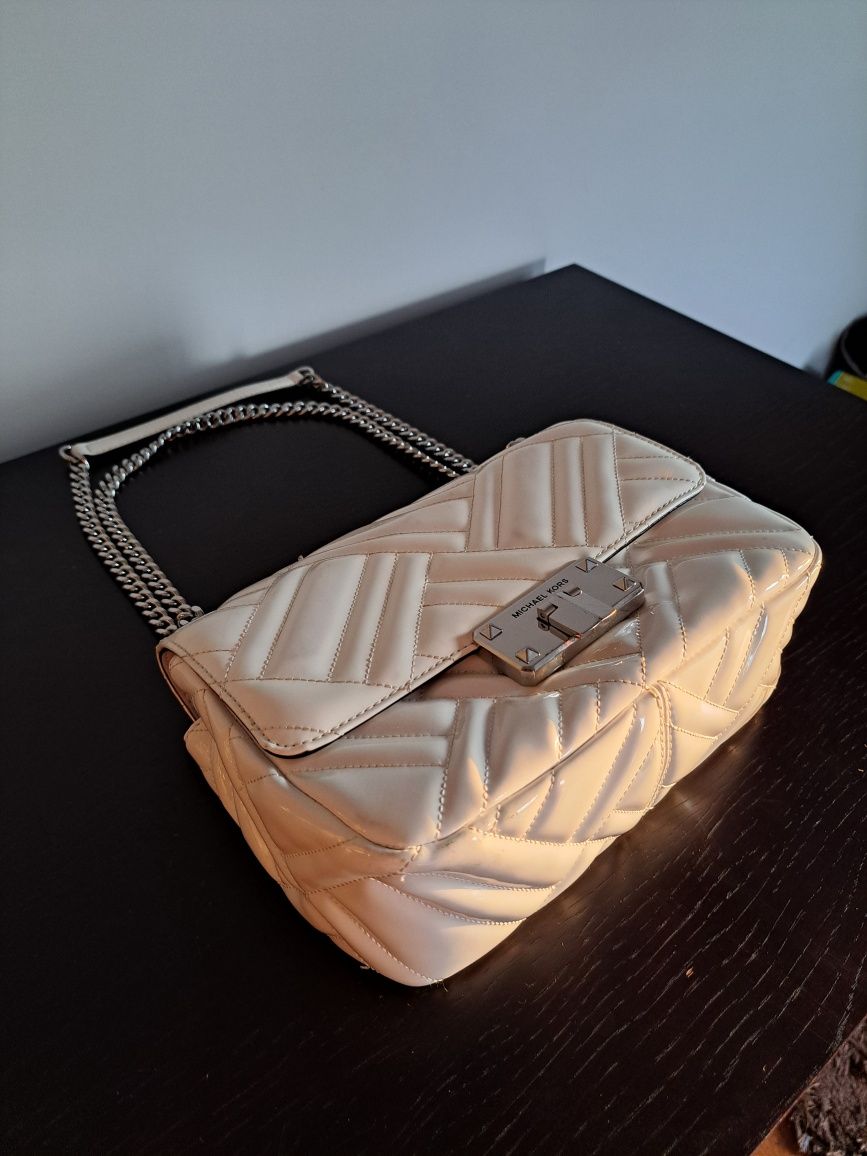 Mala de ombro Michael Kors em pele alcochoada