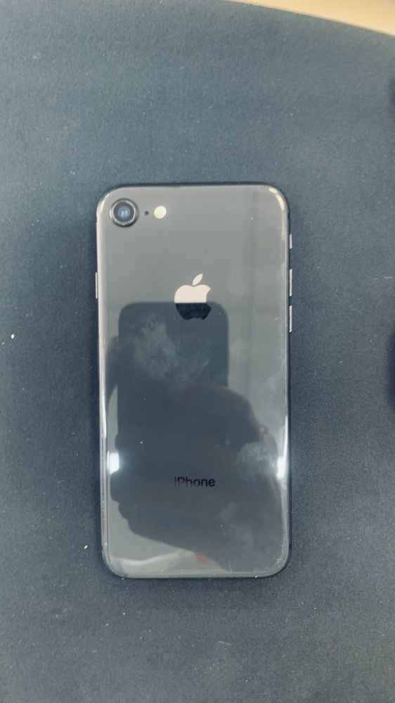 Продам Iphone 8