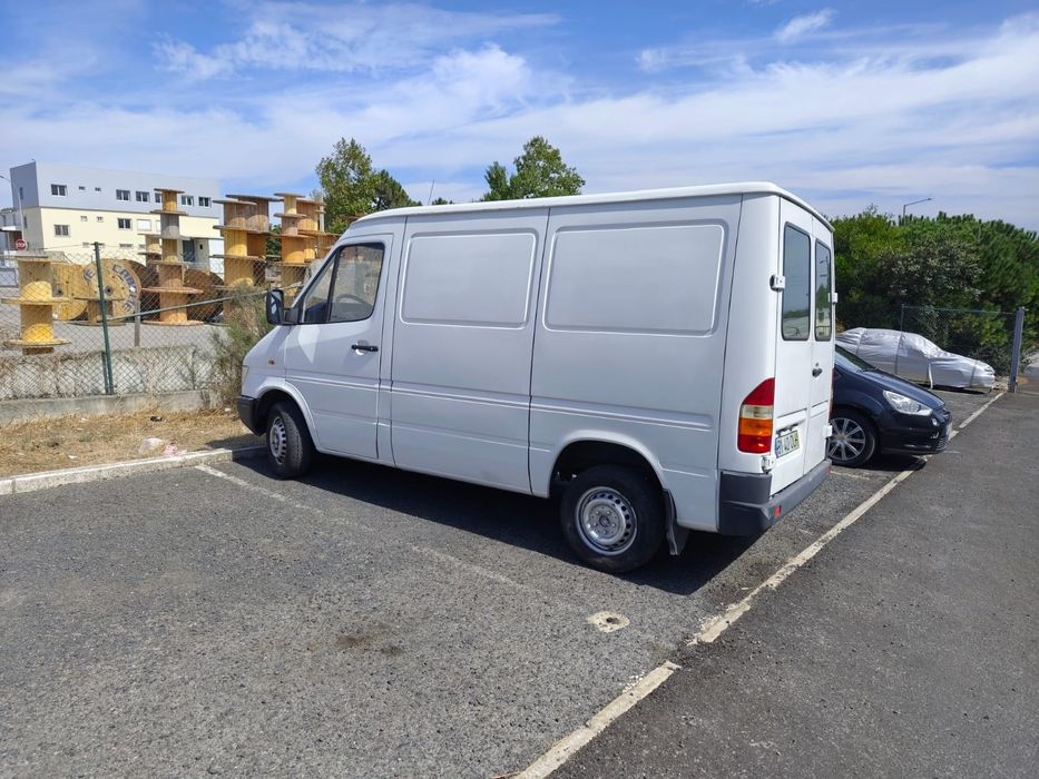 Mercedes-Benz Sprinter 200D 2.3 Diesel – 2000 – Excelente estado geral