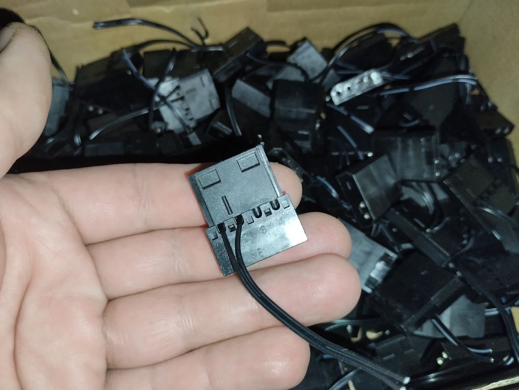 Роз'єми Molex 4-pin TH-4F клеми