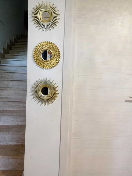 Dekoracja zestaw 3 luster w złotych ramkach do domu na ścianę