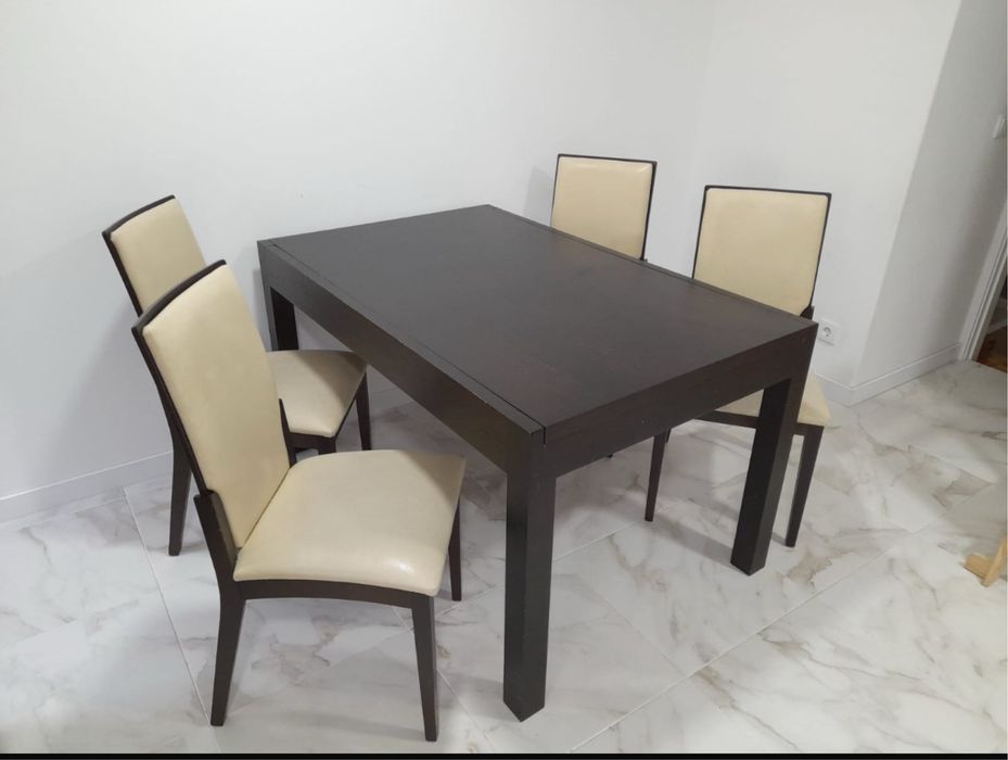 Conjunto ikea de mesa e cadeiras e armario