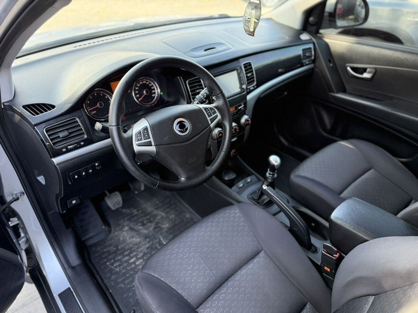 Продам SsangYong Korando 2.0i MT  2013