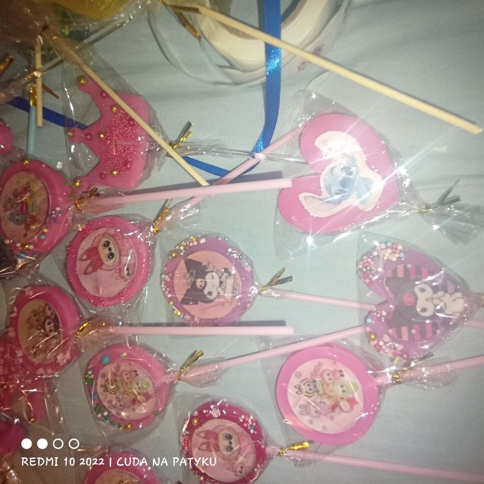 Lizaki na tort  " Labubu " ozdoba tortu muffinek