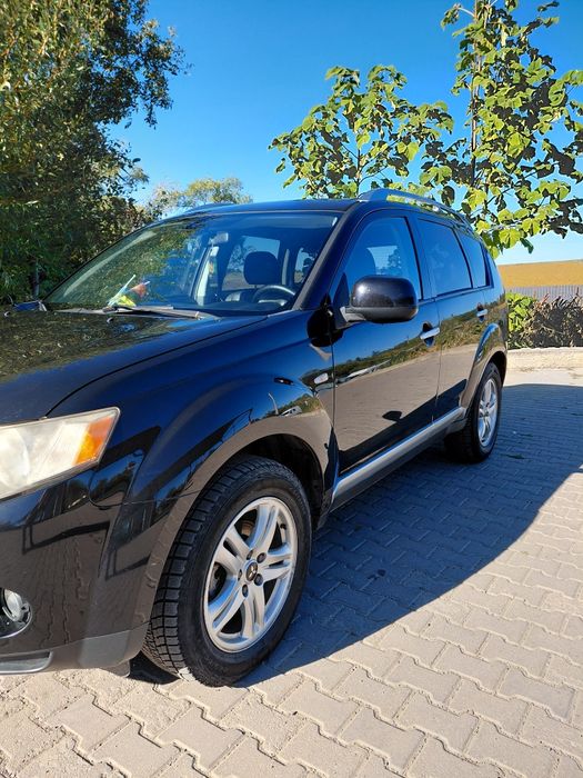 Mitsubishi Outlender XL