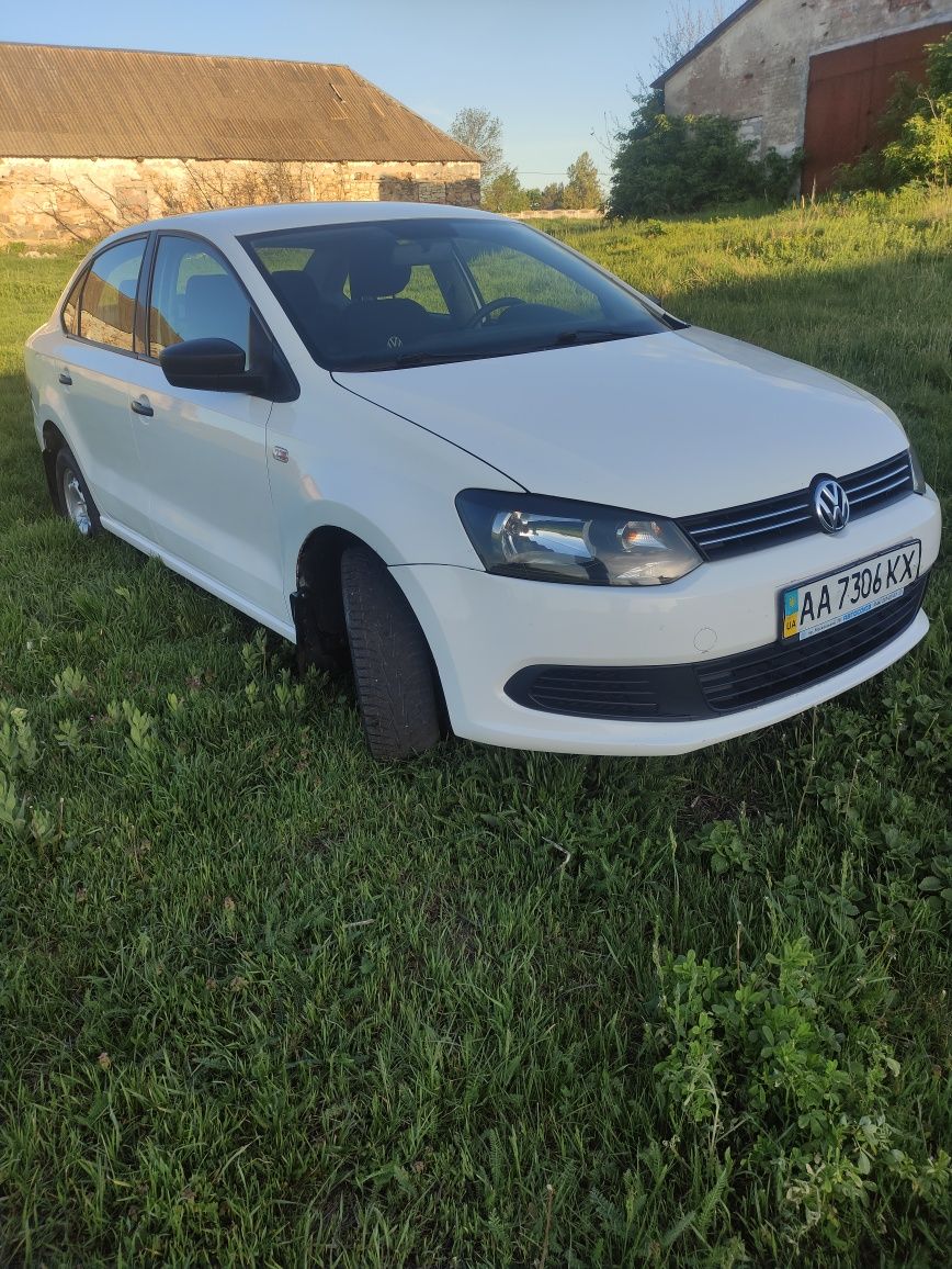 Продам автомобиль Volkswagen Polo 2011 года