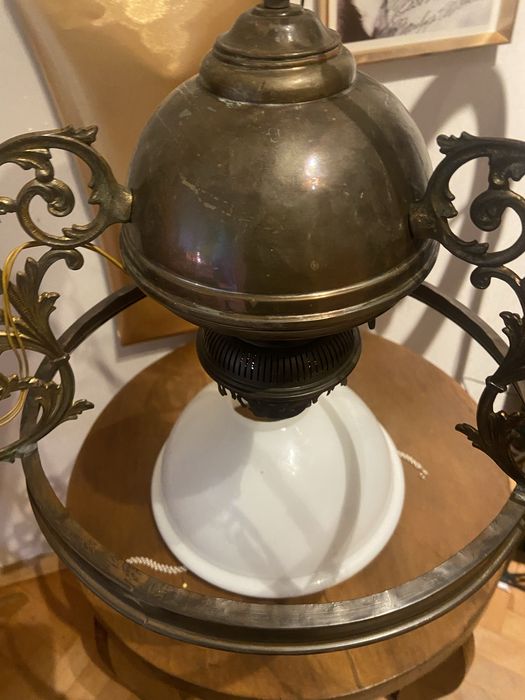 Antyczna mosiężna lampa