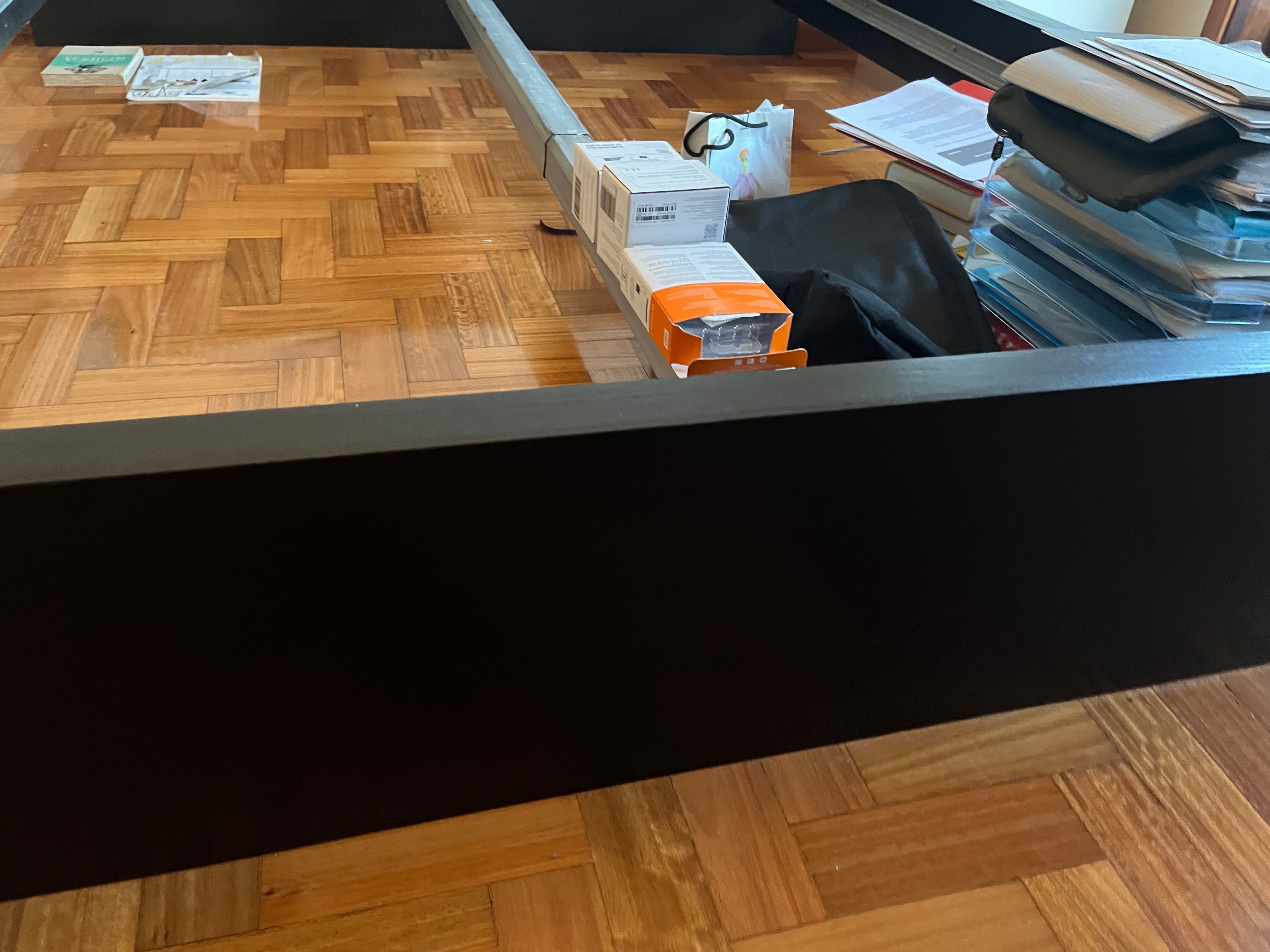 Estrutura de cama sem estrado preta grande 2camas de solteiro