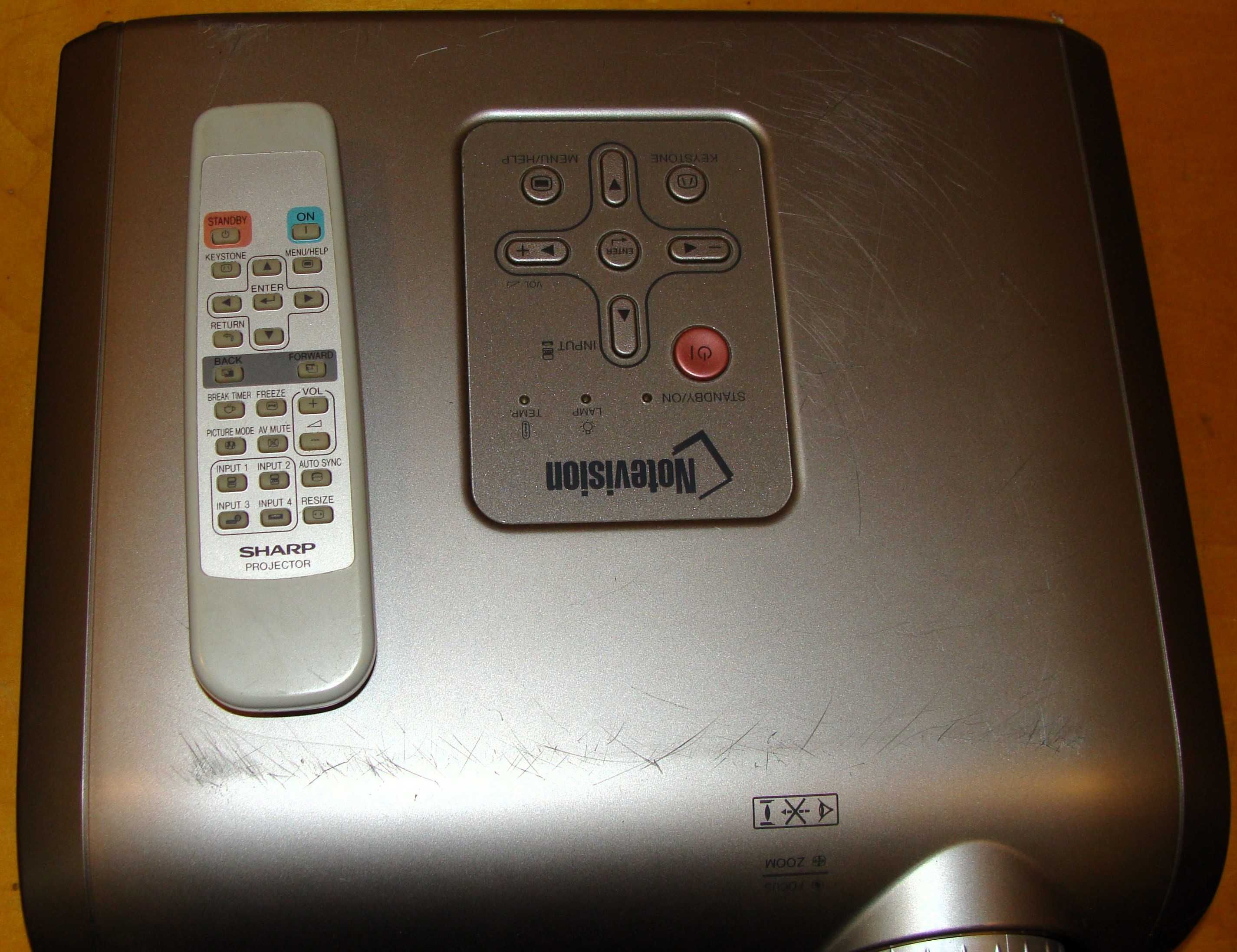Projektor SHARP Notevision XR-10X + pilot + kabel VGA 15m