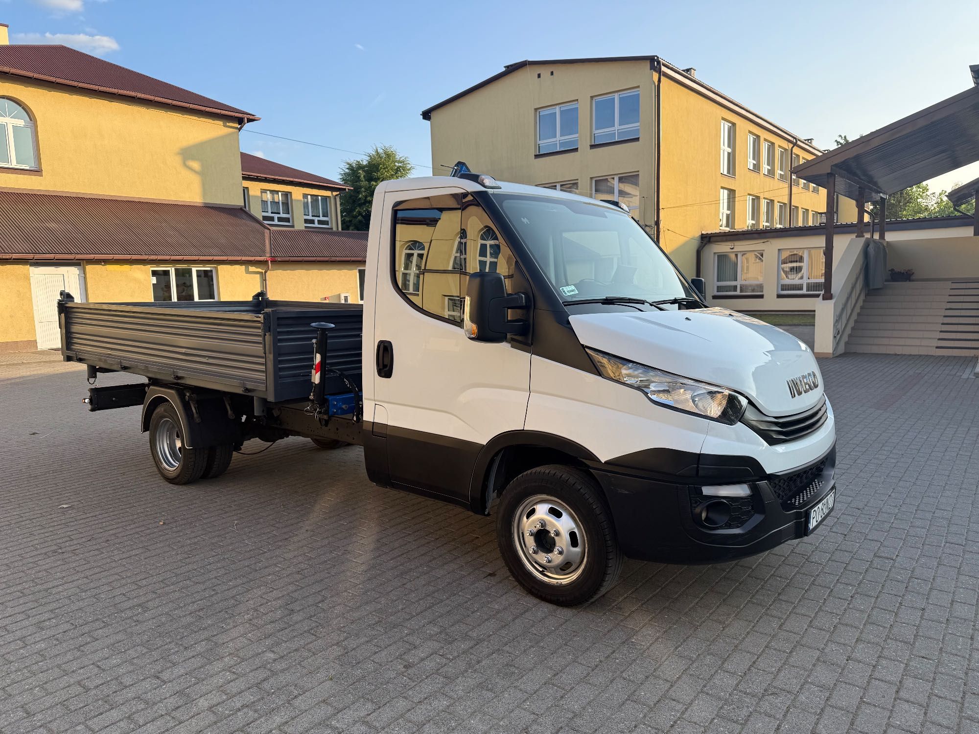 3,5t IVECO Daily wywrotka z HDS 2,3t/8t super mocny, zadbany,PRZEBIEG!