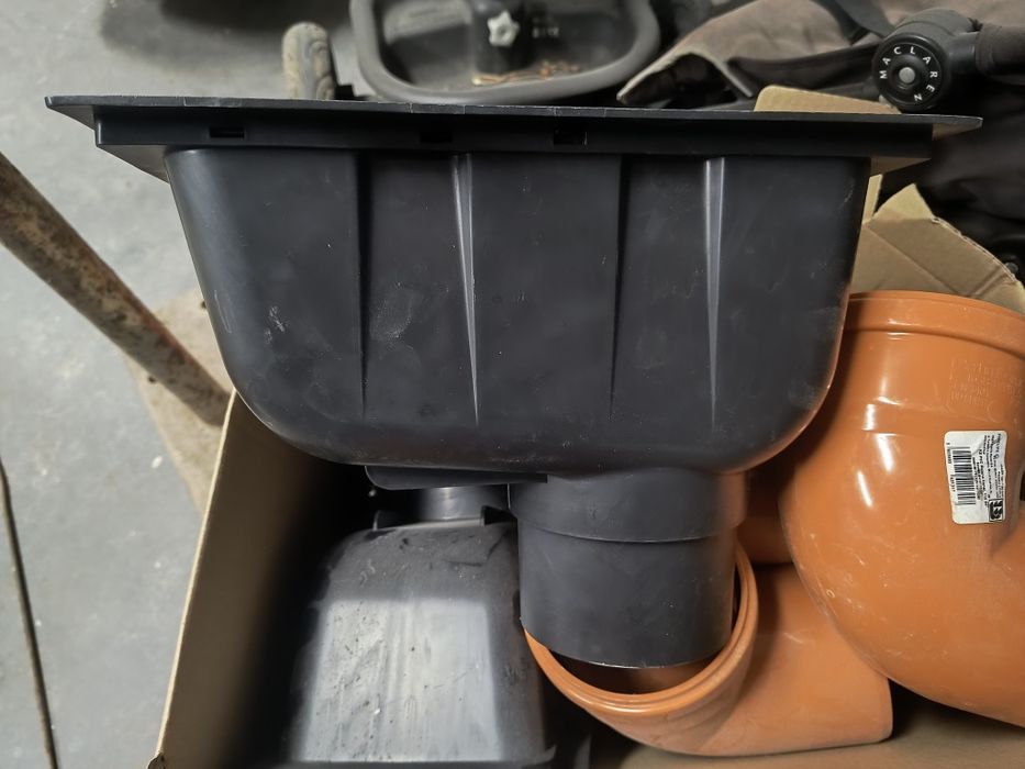 Czyszczaki Kronoplast 4 sztuki + kolanka fi 110 90 stopni