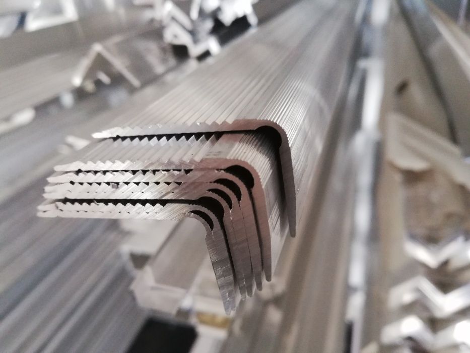 Listwa na schody ,ranty, Aluminiowa ozdobna ,40X25X2 oraz inne wymiary